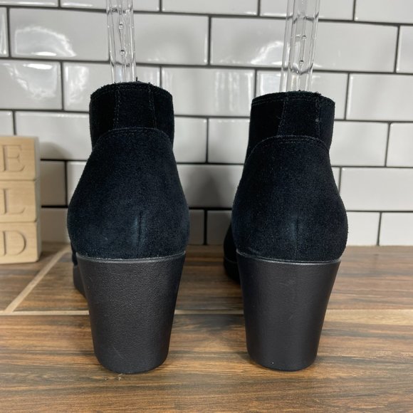 CROCS Leigh Womens 9.5 Shoes Black Suede Dual Comfort Wedge Shootie Ankle Boots - Picture 4 of 14